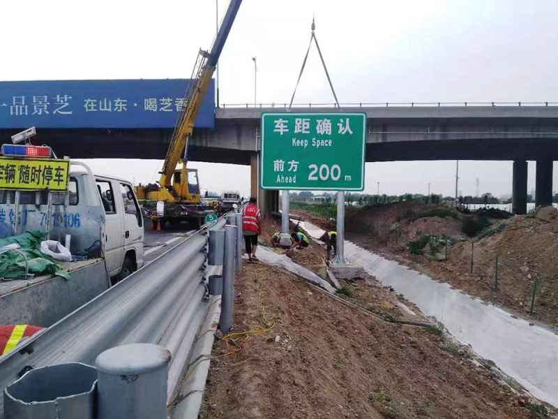 高速公路交通标志牌